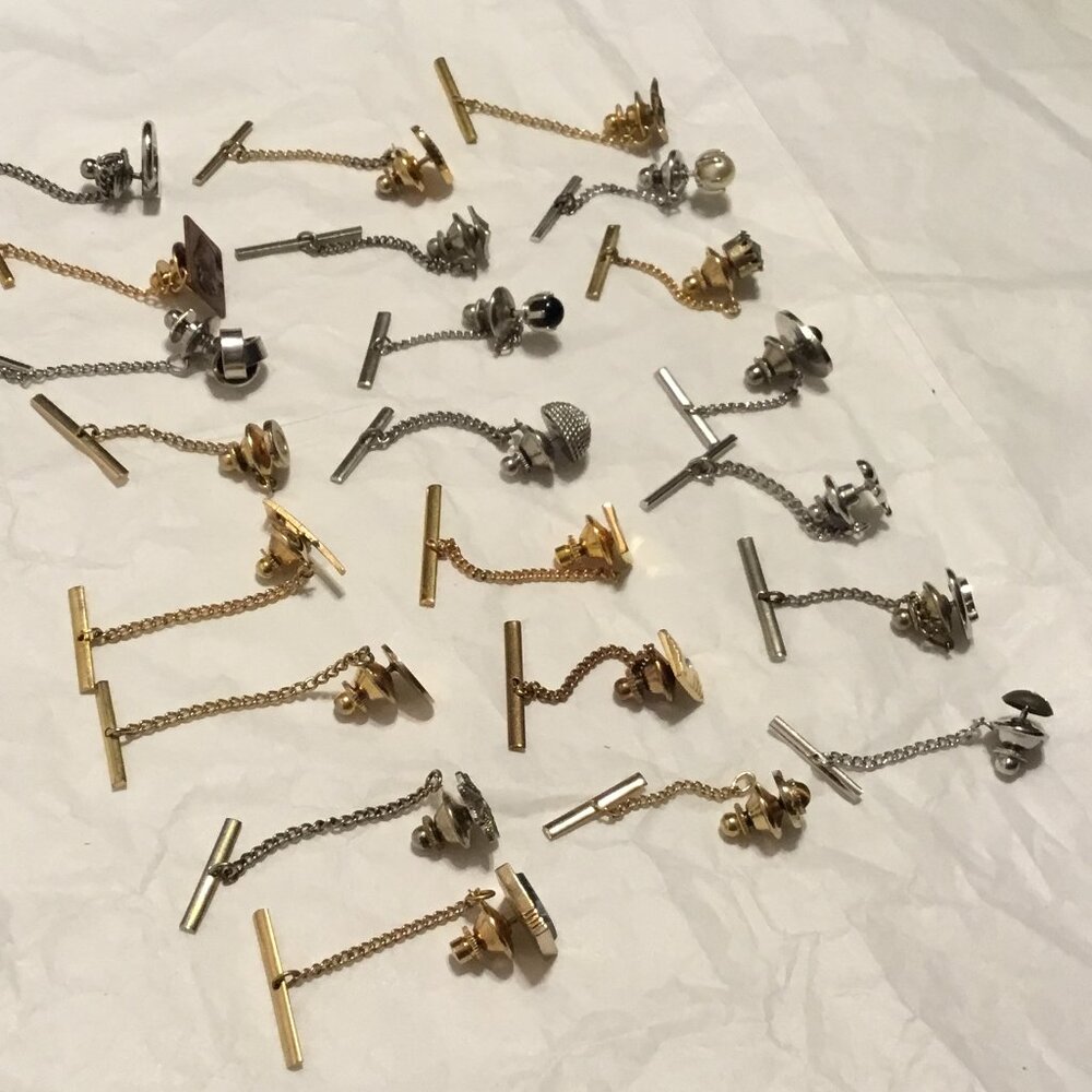 Lot of 22 fabulous vintage gold and silver toned Tie Tacks Lapel Pins w/ chains - Picture 7 of 9
